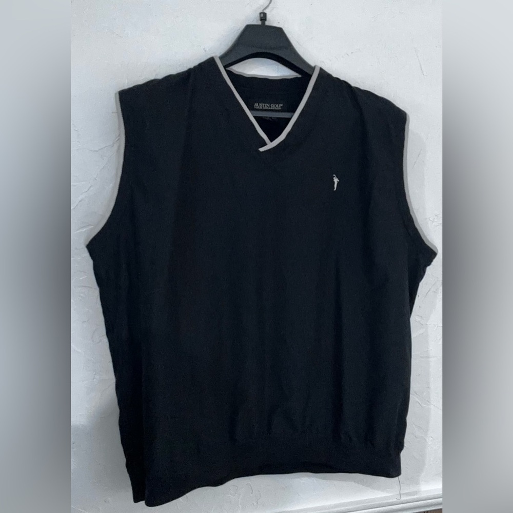 Austin Golf men's black v-neck windbreaker vest.